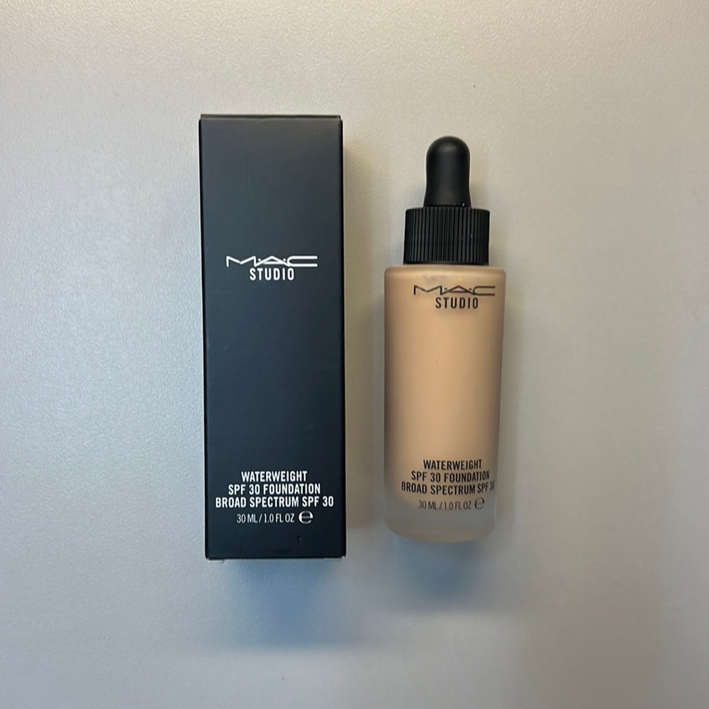 MAC Studio Waterweight SPF 30 foundation NC30 makeup.